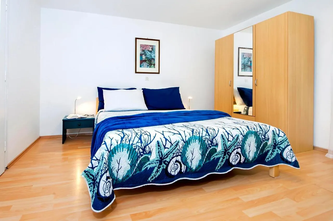 Room And Apartments Mimi Rovinj 3*,