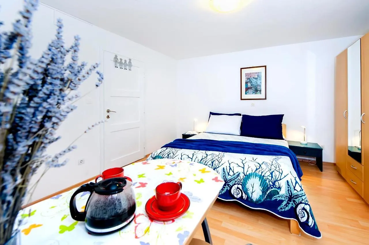 Room And Apartments Mimi Rovinj