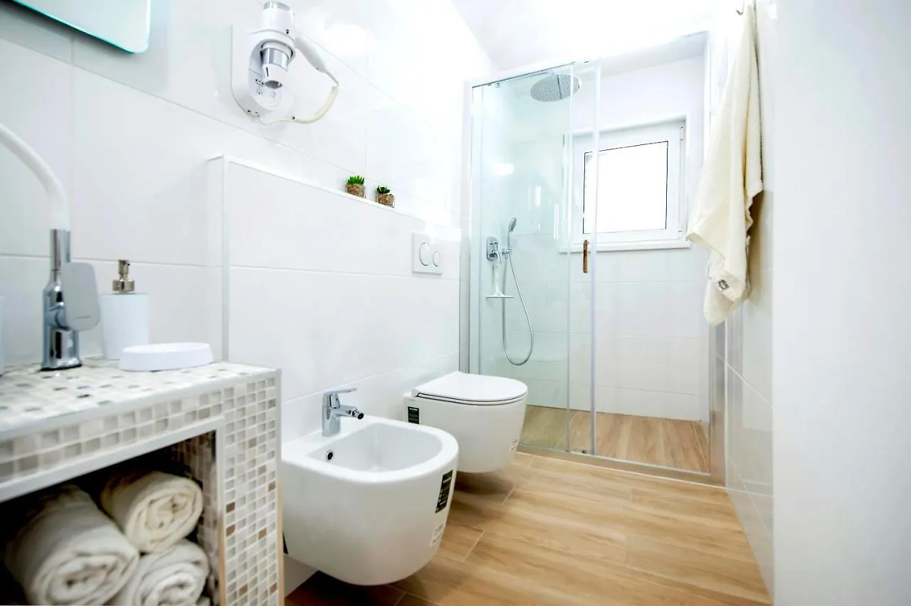 Room And Apartments Mimi Rovinj Pensionat