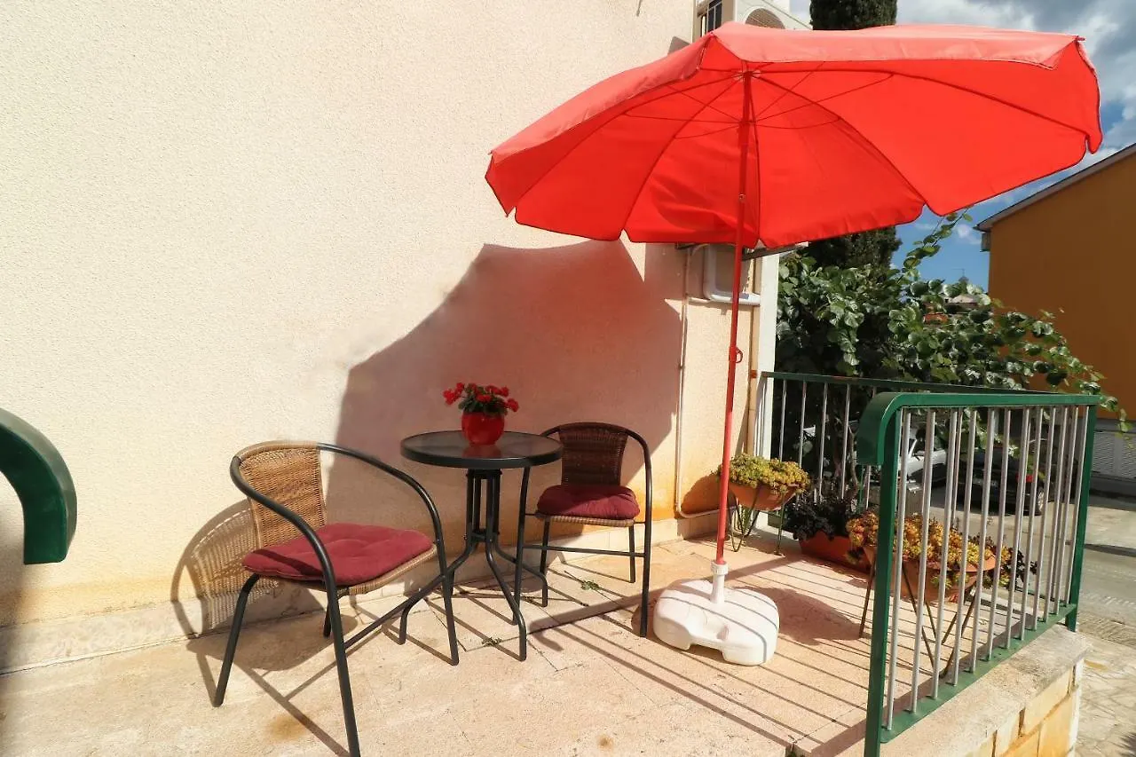 Room And Apartments Mimi Rovinj Pensionat